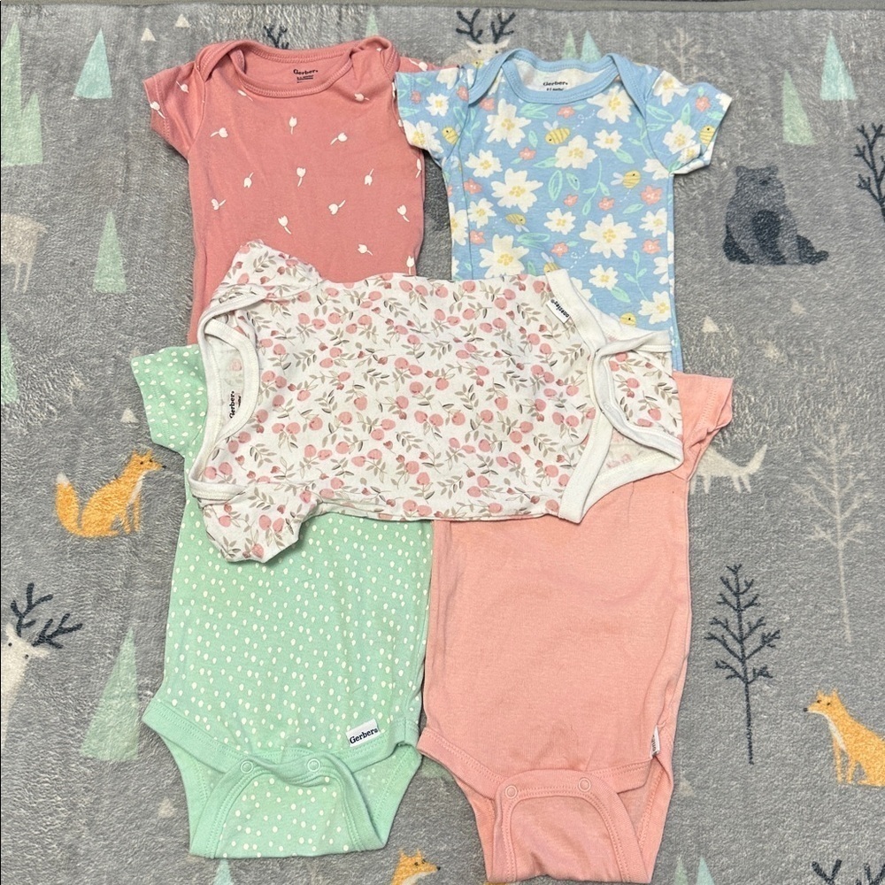 Gerber Baby Onesies Bundle 0-3 months